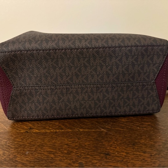 Michael Kors sachel purse - Picture 7 of 11